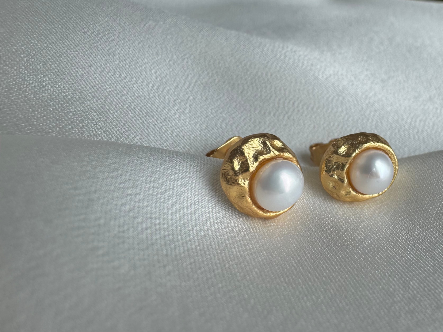 Pearl Nest Ear Stud