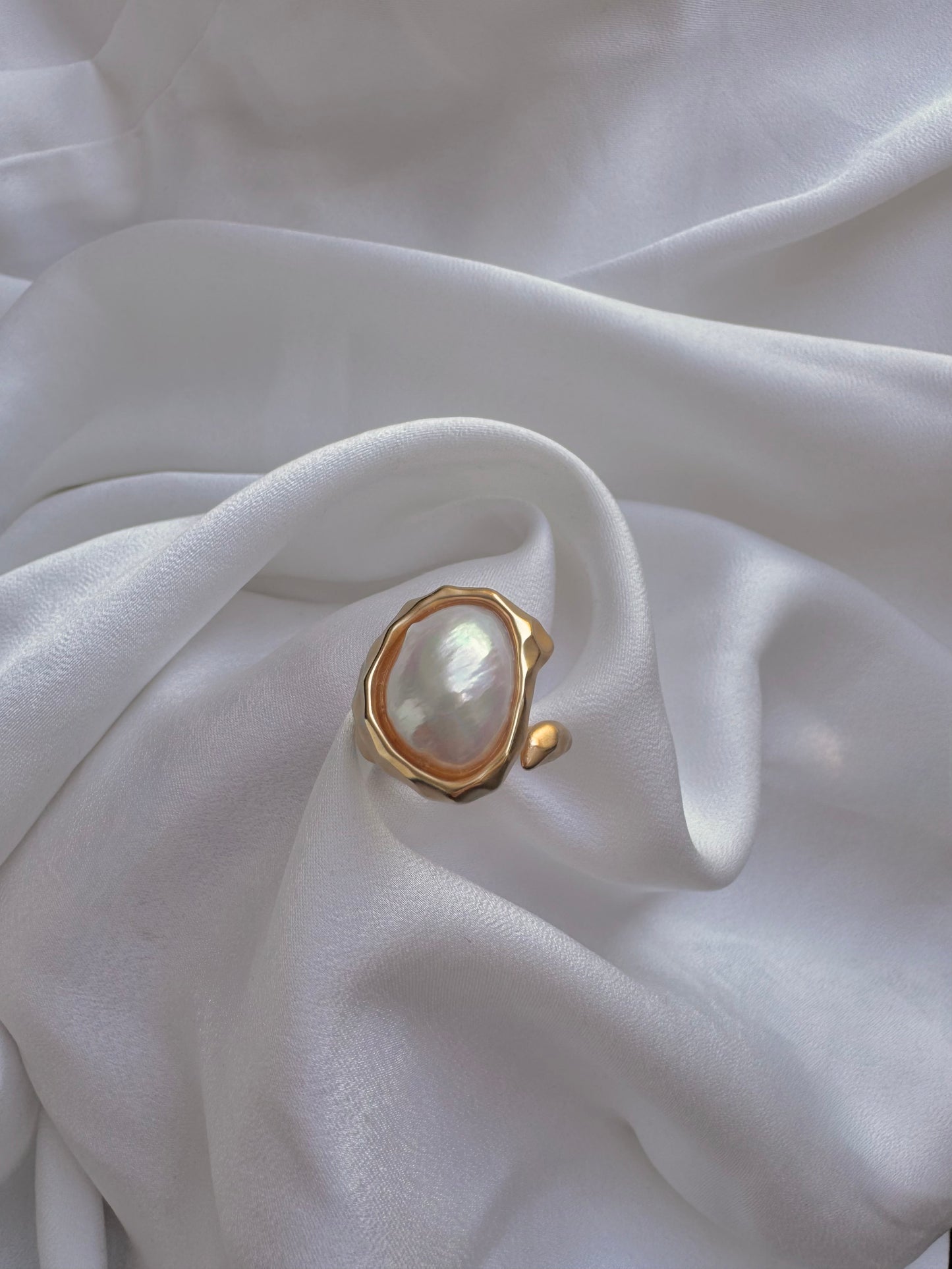Luna Flow Ring