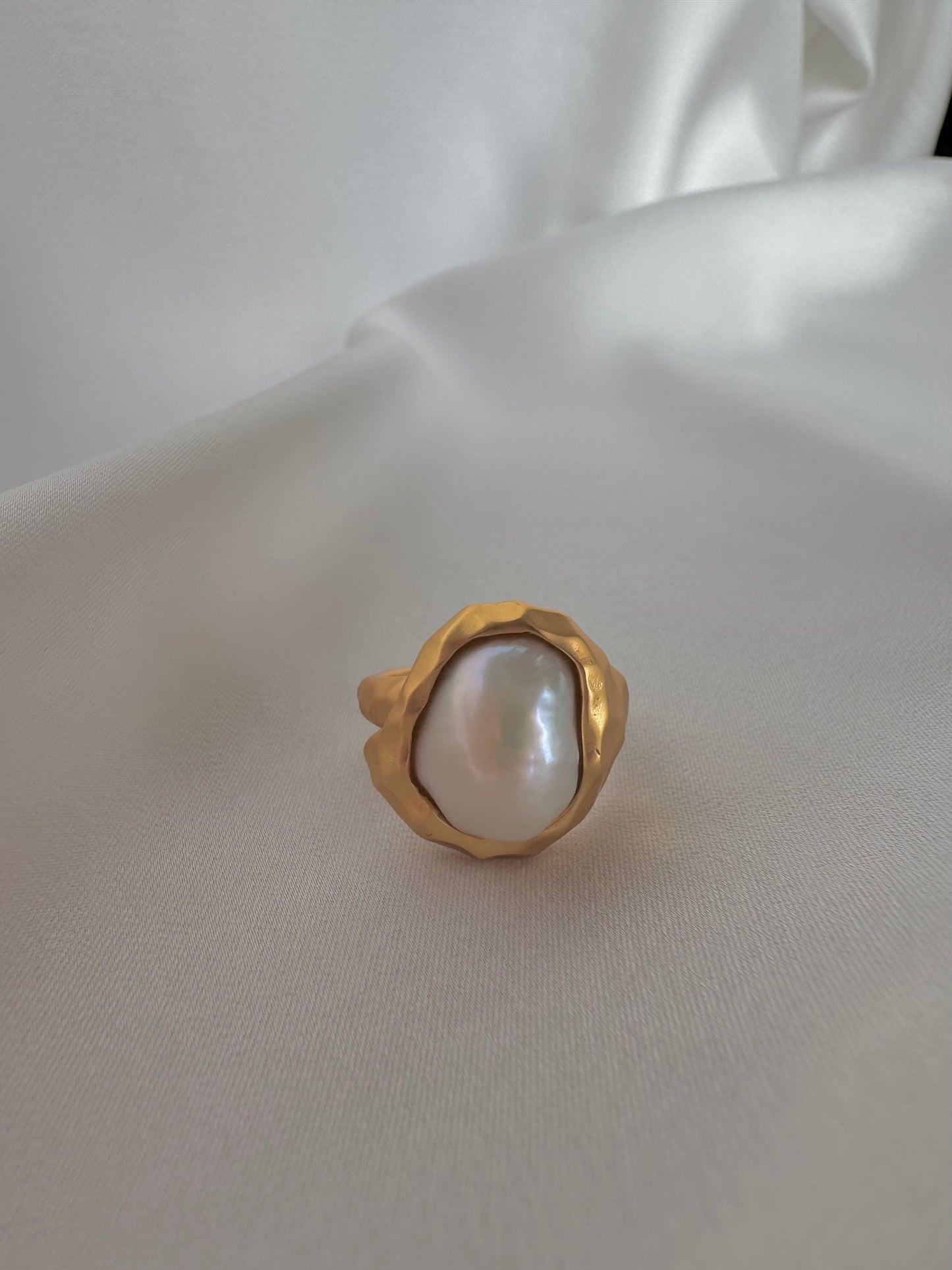 Luna Flow Ring