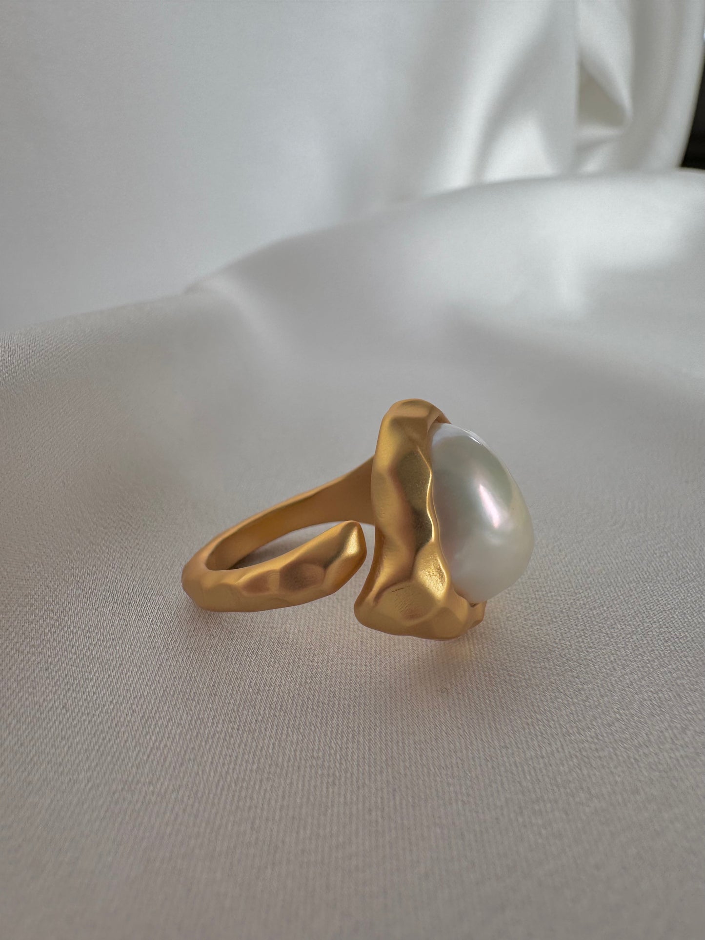 Luna Flow Ring